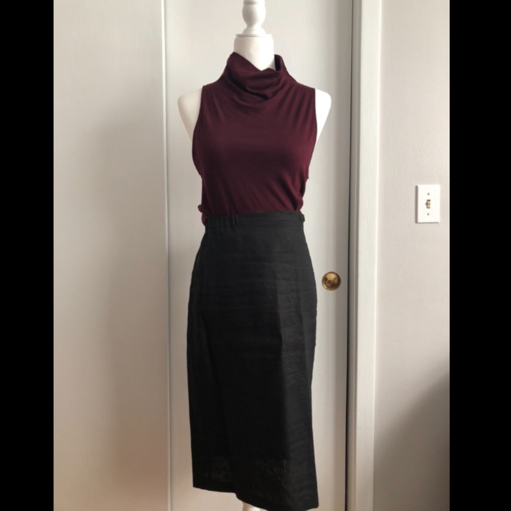 Sleeveless turtleneck